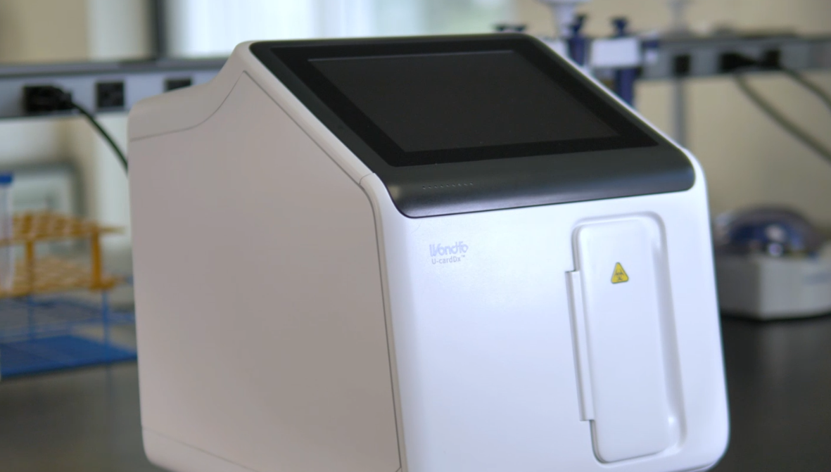 Исследовать Автоматизированный прибор для экспресс-диагностики молекулярной биологии Wondfo U-Card Dx™